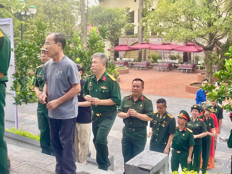 TỔ DÂN PHỐ 17Y PHƯỜNG YÊN NGHĨA TỔ CHỨC CÁC HOẠT ĐỘNG TRI ÂN NHÂN KỶ NIỆM 78 NĂM NGÀY THƯƠNG BINH LIỆT SỸ (27/7/1947 – 27/7/2025)
- Ảnh 9.