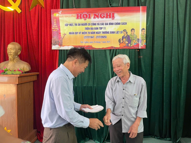 Tổ dân phố 11Y phường Yên Nghĩa tổ chức Hội nghị gặp mặt, tri ân người có công và các gia đình chính sách nhân kỷ niệm 78 năm Ngày Thương binh - Liệt sĩ- Ảnh 5.