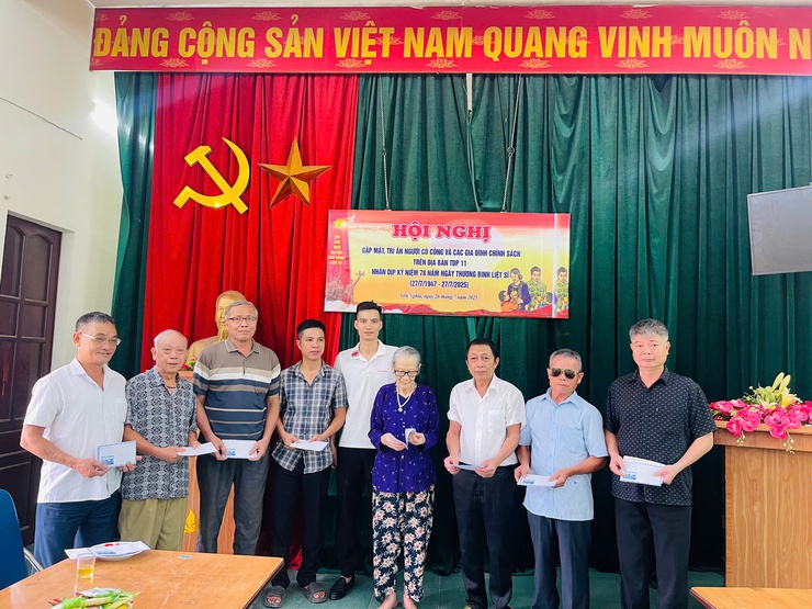 Tổ dân phố 11Y phường Yên Nghĩa tổ chức Hội nghị gặp mặt, tri ân người có công và các gia đình chính sách nhân kỷ niệm 78 năm Ngày Thương binh - Liệt sĩ- Ảnh 1.