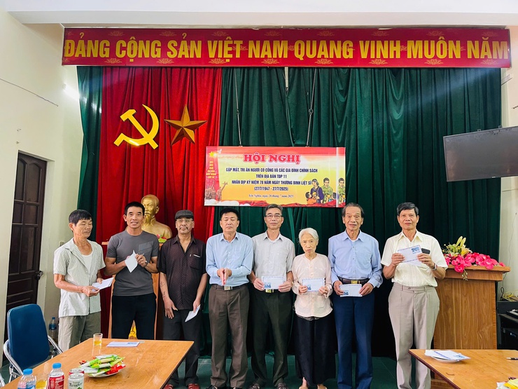 Tổ dân phố 11Y phường Yên Nghĩa tổ chức Hội nghị gặp mặt, tri ân người có công và các gia đình chính sách nhân kỷ niệm 78 năm Ngày Thương binh - Liệt sĩ- Ảnh 2.