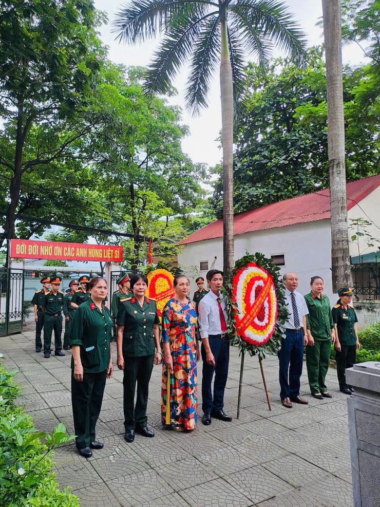TDP số 8 Mỹ Đình 1 phường Từ Liêm tri ân các gia đình có thân nhân liệt sĩ, các thương bệnh binh trong TDP- Ảnh 5.
