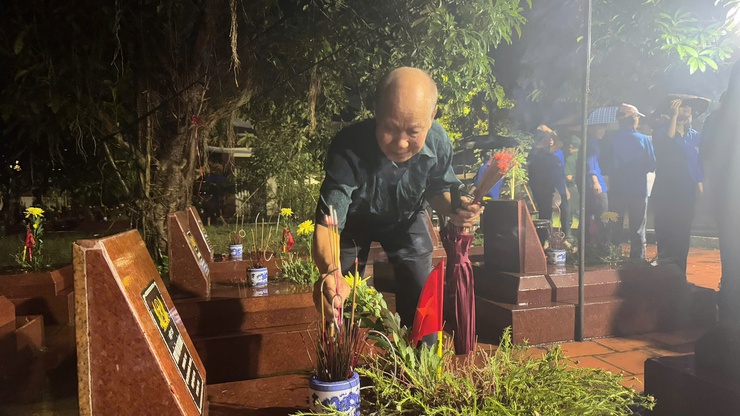 Tam Hưng: Thắp nến tri ân – Trang trọng, lan tỏa đạo lý "Uống nước nhớ nguồn"- Ảnh 14.