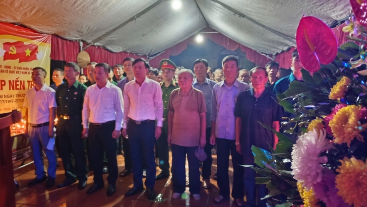 Tam Hưng: Thắp nến tri ân – Trang trọng, lan tỏa đạo lý "Uống nước nhớ nguồn"- Ảnh 6.