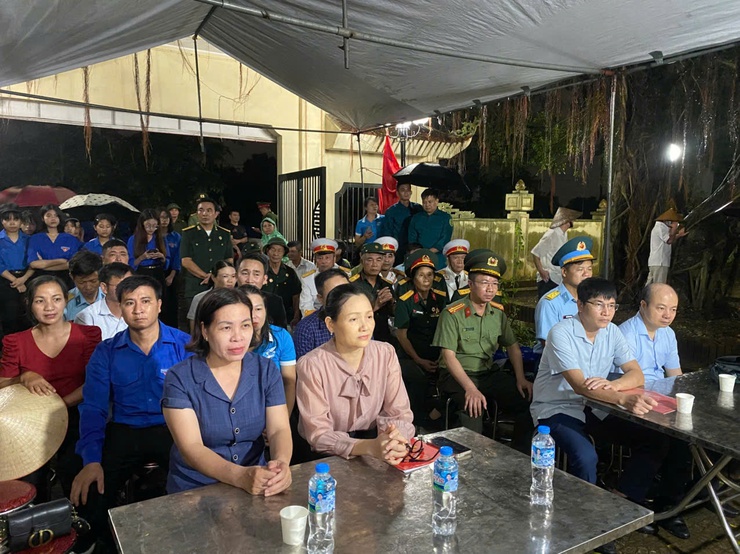 XÃ THANH OAI: THIÊNG LIÊNG LỄ DÂNG HƯƠNG VÀ THẮP NẾN TRI ÂN CÁC ANH HÙNG - LIỆT SĨ- Ảnh 14.