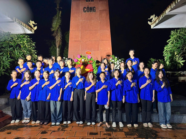 Tam Hưng: Thắp nến tri ân – Trang trọng, lan tỏa đạo lý "Uống nước nhớ nguồn"- Ảnh 22.
