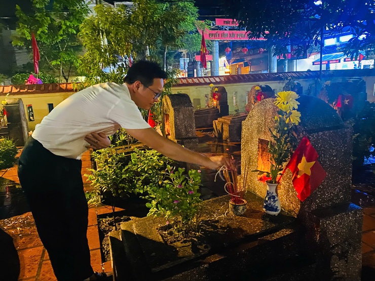 Tam Hưng: Thắp nến tri ân – Trang trọng, lan tỏa đạo lý "Uống nước nhớ nguồn"- Ảnh 13.