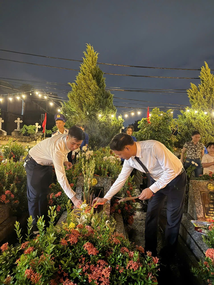 Xã Bình Minh đồng loạt tổ chức lễ thắp nến tri ân các anh hùng, liệt sĩ- Ảnh 6.