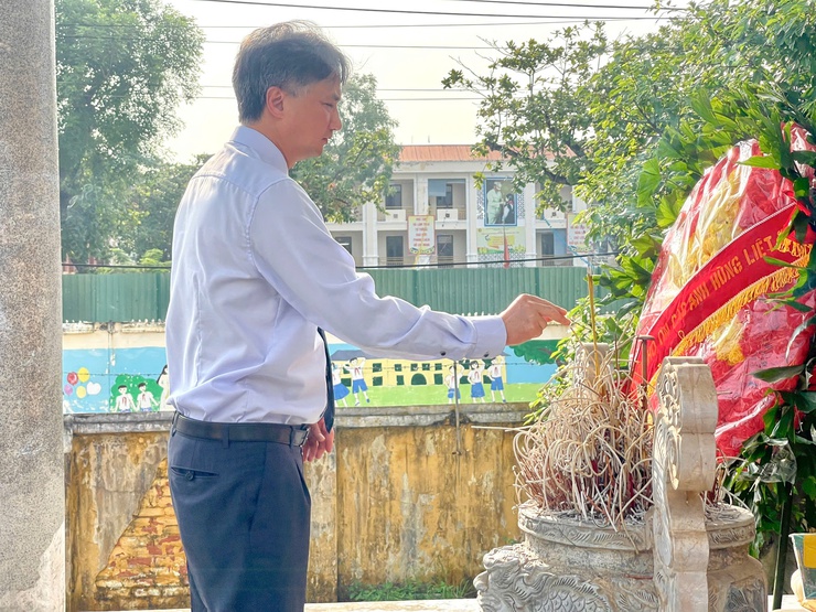 LÃNH ĐẠO XÃ VĨNH THANH DÂNG HƯƠNG VIẾNG NGHĨA TRANG LIỆT SĨ VÀ CÁC ĐÀI TƯỞNG NIỆM NHÂN DỊP KỶ NIỆM 78 NĂM NGÀY THƯƠNG BINH LIỆT SỸ- Ảnh 13.