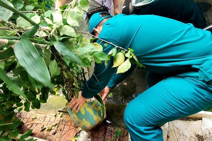 Phường Thanh Xuân ra quân tổng vệ sinh môi trường - diệt bọ gậy phòng chống sốt xuất huyết - Ảnh 11.
