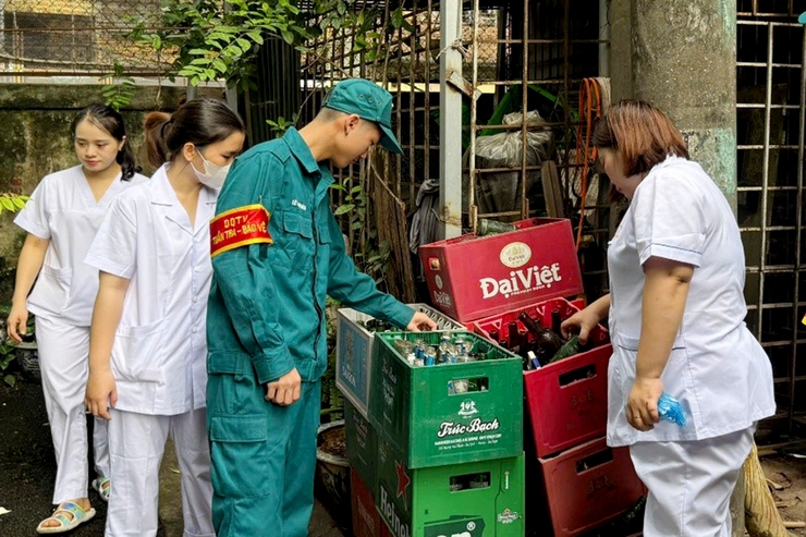 Phường Thanh Xuân ra quân tổng vệ sinh môi trường - diệt bọ gậy phòng chống sốt xuất huyết - Ảnh 3.