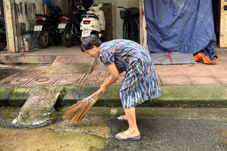 Phường Thanh Xuân ra quân tổng vệ sinh môi trường - diệt bọ gậy phòng chống sốt xuất huyết - Ảnh 13.