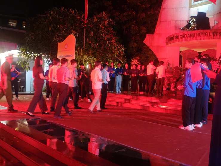 Phường Tây Hồ tổ chức Lễ thắp nến tri ân kỷ niệm 78 năm ngày Thương binh Liệt sỹ (27/7/1947-27/7/2025)- Ảnh 2.