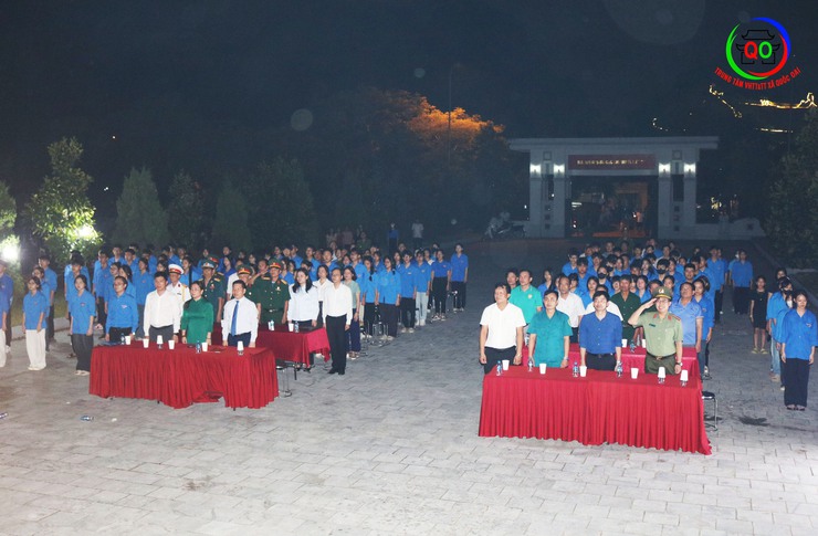 Xã Quốc Oai tổ chức dâng hương, thắp nến tri ân các Anh hùng liệt sĩ nhân kỷ niệm 78 năm ngày Thương binh liệt sỹ (27/7/1947 – 27/7/2025)- Ảnh 1.