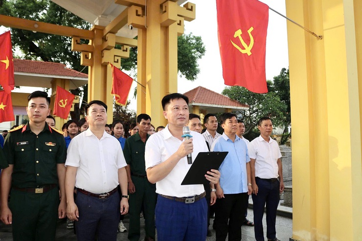 Phú Cát trang trọng tổ chức Lễ thắp nến tri ân các Anh hùng liệt sĩ nhân kỷ niệm 78 năm Ngày Thương binh – Liệt sĩ- Ảnh 2.