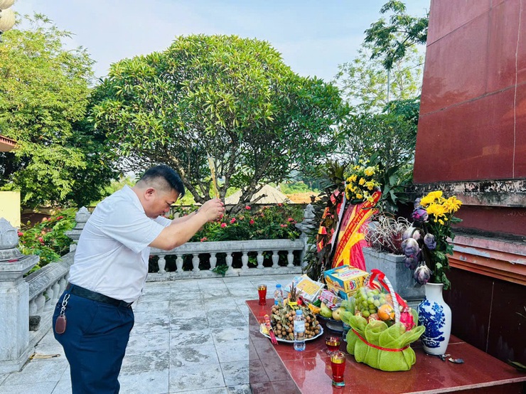 Phú Cát trang trọng tổ chức Lễ thắp nến tri ân các Anh hùng liệt sĩ nhân kỷ niệm 78 năm Ngày Thương binh – Liệt sĩ- Ảnh 20.