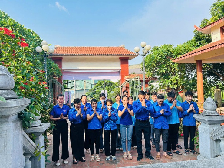 Phú Cát trang trọng tổ chức Lễ thắp nến tri ân các Anh hùng liệt sĩ nhân kỷ niệm 78 năm Ngày Thương binh – Liệt sĩ- Ảnh 23.