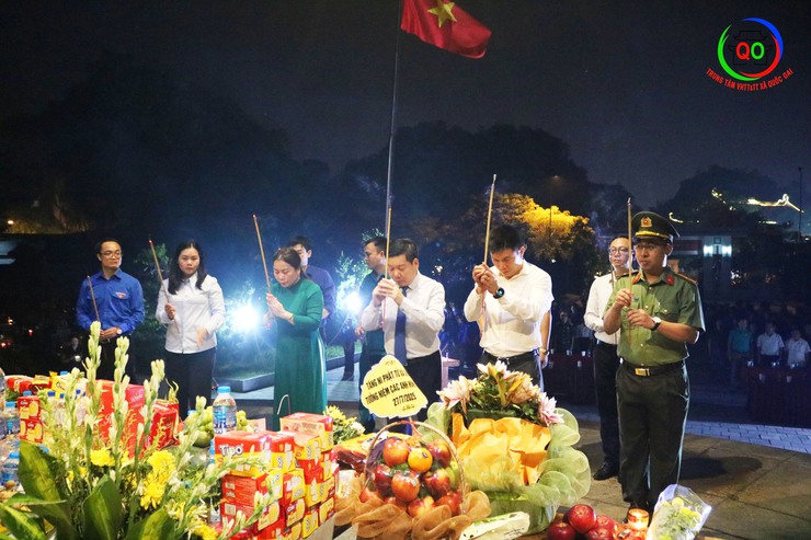 Xã Quốc Oai tổ chức dâng hương, thắp nến tri ân các Anh hùng liệt sĩ nhân kỷ niệm 78 năm ngày Thương binh liệt sỹ (27/7/1947 – 27/7/2025)- Ảnh 4.