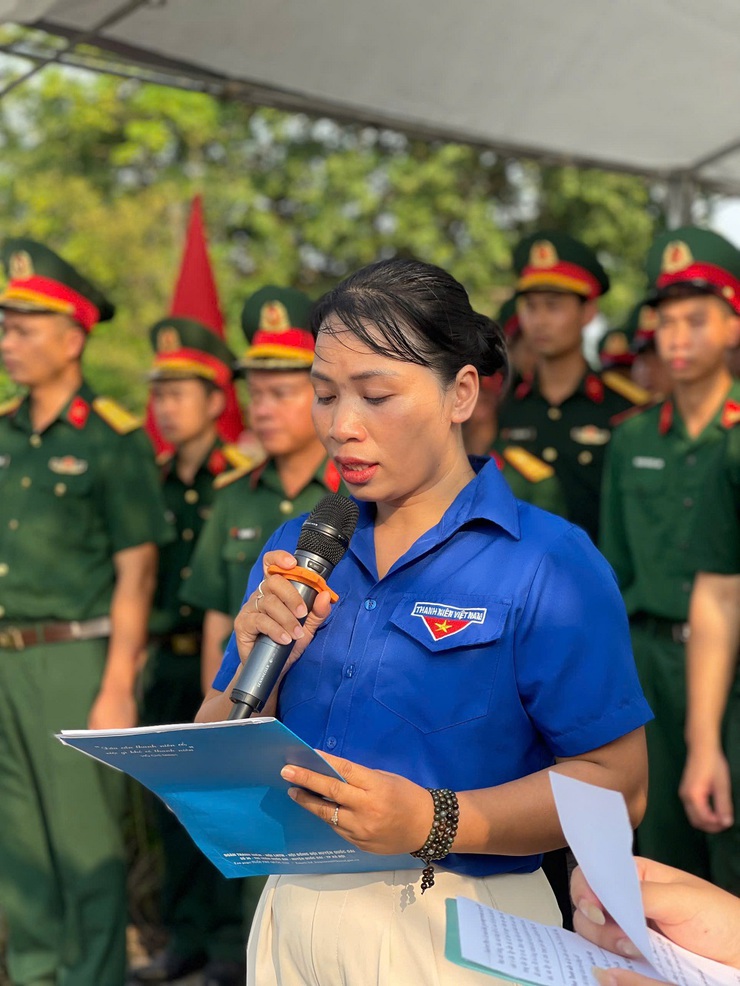 Phú Cát trang trọng tổ chức Lễ thắp nến tri ân các Anh hùng liệt sĩ nhân kỷ niệm 78 năm Ngày Thương binh – Liệt sĩ- Ảnh 36.