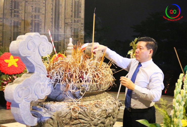 Xã Quốc Oai tổ chức dâng hương, thắp nến tri ân các Anh hùng liệt sĩ nhân kỷ niệm 78 năm ngày Thương binh liệt sỹ (27/7/1947 – 27/7/2025)- Ảnh 5.