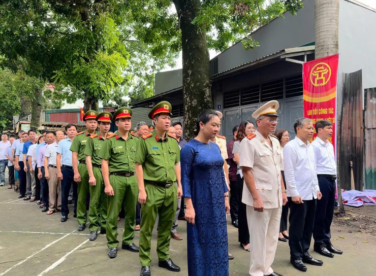 Các đồng chí lãnh đạo xã An Khánh viếng nghĩa trang liệt sĩ- Ảnh 4.