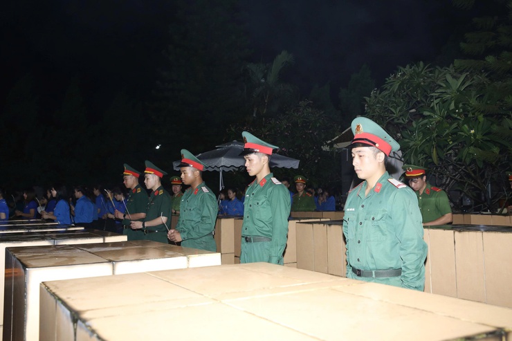 Thắp nến tri ân của Tuổi trẻ phường Vĩnh Hưng, Thành phố Hà Nội- Ảnh 10.