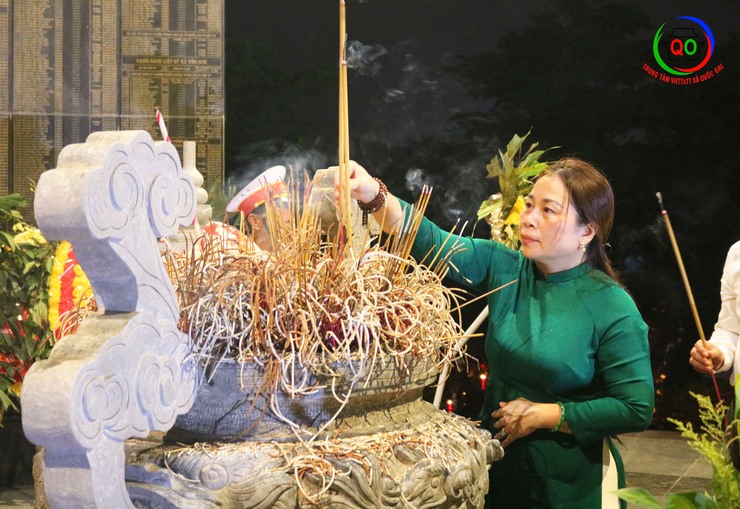 Xã Quốc Oai tổ chức dâng hương, thắp nến tri ân các Anh hùng liệt sĩ nhân kỷ niệm 78 năm ngày Thương binh liệt sỹ (27/7/1947 – 27/7/2025)- Ảnh 7.