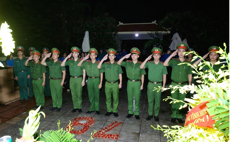 Thắp nến tri ân của Tuổi trẻ phường Vĩnh Hưng, Thành phố Hà Nội- Ảnh 2.