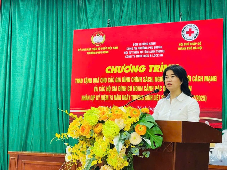 UB MTTQ Việt Nam phường Phú Lương phối hợp trao tặng 94 suất quà tới các đối tượng chính sách- Ảnh 2.