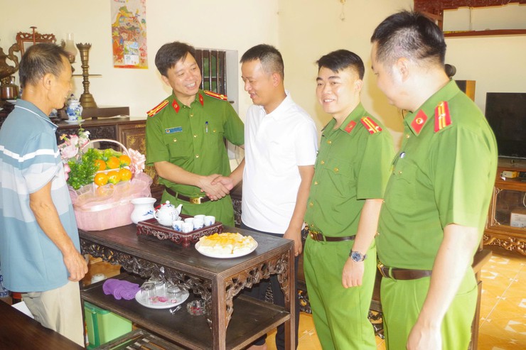 Công an xã Ô Diên thiết thực hưởng ứng “Tháng tri ân”!- Ảnh 1.
