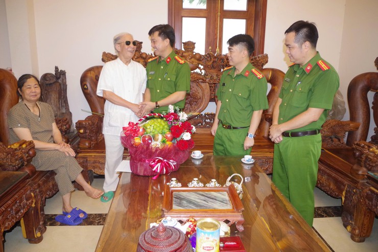 Công an xã Ô Diên thiết thực hưởng ứng “Tháng tri ân”!- Ảnh 2.