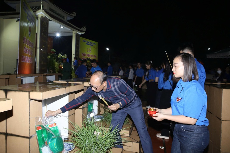 Thắp nến tri ân của Tuổi trẻ phường Vĩnh Hưng, Thành phố Hà Nội- Ảnh 7.