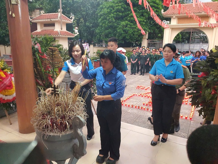 Tuổi trẻ Kiến Hưng thắp nến tri ân các anh hùng liệt sỹ- Ảnh 3.