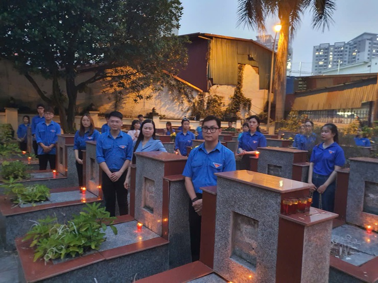 Tuổi trẻ Kiến Hưng thắp nến tri ân các anh hùng liệt sỹ- Ảnh 2.