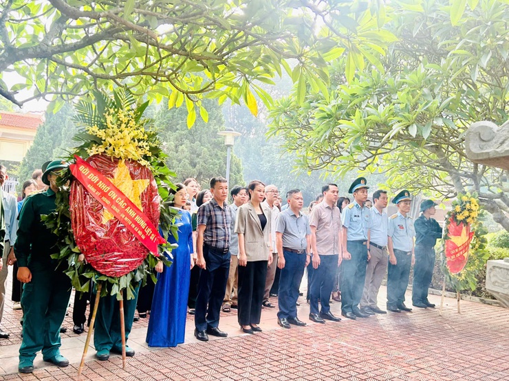 XÃ NỘI BÀI TỔ CHỨC DÂNG HƯƠNG, VIẾNG NGHĨA TRANG LIỆT SĨ NHÂN DỊP KỶ NIỆM 78 NĂM NGÀY THƯƠNG BINH – LIỆT SĨ- Ảnh 1.