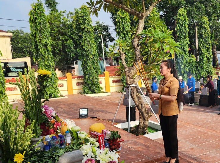 XÃ NỘI BÀI TỔ CHỨC DÂNG HƯƠNG, VIẾNG NGHĨA TRANG LIỆT SĨ NHÂN DỊP KỶ NIỆM 78 NĂM NGÀY THƯƠNG BINH – LIỆT SĨ- Ảnh 4.