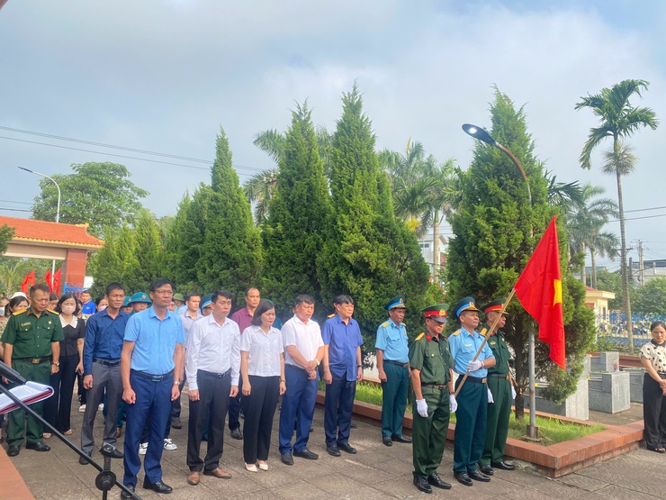 XÃ NỘI BÀI TỔ CHỨC DÂNG HƯƠNG, VIẾNG NGHĨA TRANG LIỆT SĨ NHÂN DỊP KỶ NIỆM 78 NĂM NGÀY THƯƠNG BINH – LIỆT SĨ- Ảnh 7.