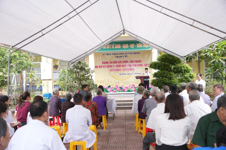 Xã Vân Đình, 410 người có công, gia đình chính sách được thăm khám sức khỏe nhân kỷ niệm 78 năm Ngày Thương binh - Liệt sỹ (27/7/1947-27/7/2025)- Ảnh 2.