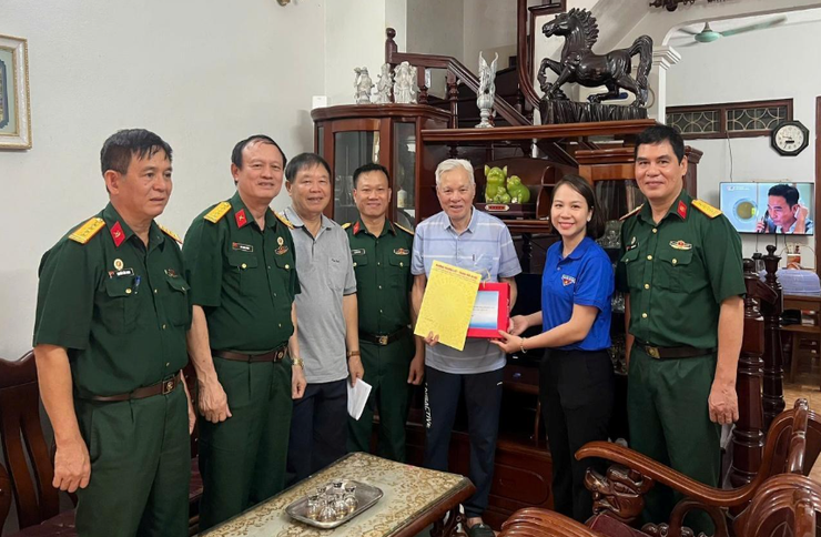 Đảng ủy, Uỷ ban Mặt trận Tổ quốc Việt Nam phường Phương Liệt trang trọng tổ chức Lễ dâng hương tưởng niệm các anh hùng liệt sĩ- Ảnh 3.