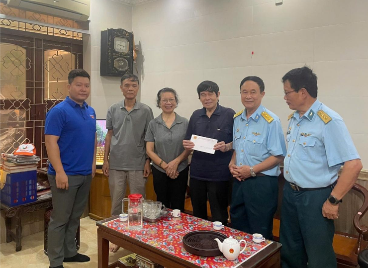 Đảng ủy, Uỷ ban Mặt trận Tổ quốc Việt Nam phường Phương Liệt trang trọng tổ chức Lễ dâng hương tưởng niệm các anh hùng liệt sĩ- Ảnh 4.