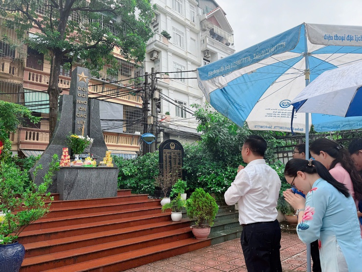 Phường Tương Mai tổ chức lễ dâng hương, đặt vòng hoa tưởng nhớ các anh hùng liệt sĩ nhân kỷ niệm 78 năm ngày Thương binh liệt sỹ (27/7/1947-27/7/2025) - Ảnh 11.