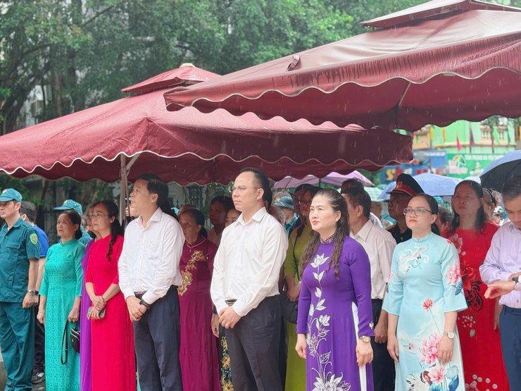 Phường Tương Mai tổ chức lễ dâng hương, đặt vòng hoa tưởng nhớ các anh hùng liệt sĩ nhân kỷ niệm 78 năm ngày Thương binh liệt sỹ (27/7/1947-27/7/2025) - Ảnh 6.