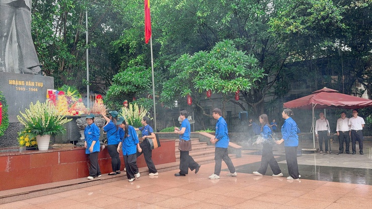 Phường Tương Mai tổ chức lễ dâng hương, đặt vòng hoa tưởng nhớ các anh hùng liệt sĩ nhân kỷ niệm 78 năm ngày Thương binh liệt sỹ (27/7/1947-27/7/2025) - Ảnh 7.