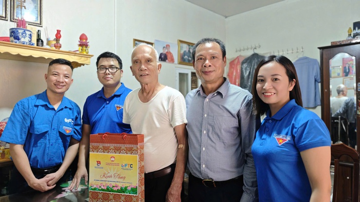 ỦY BAN MTTQ VIỆT NAM PHƯỜNG XUÂN PHƯƠNG TRI ÂN CÁC GIA ĐÌNH CHÍNH SÁCH NHÂN KỶ NIỆM 78 NĂM NGÀY THƯƠNG BINH - LIỆT SĨ (27/7/1947 – 27/7/2025)- Ảnh 2.