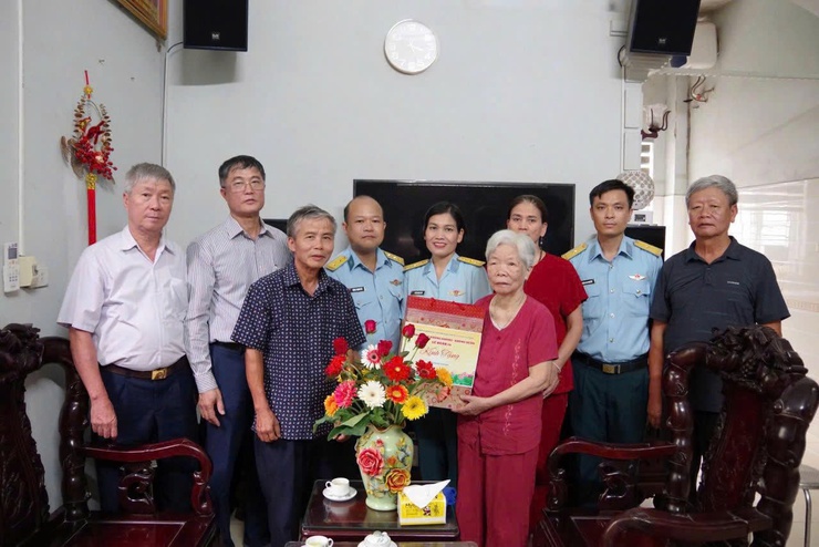 ỦY BAN MTTQ VIỆT NAM PHƯỜNG XUÂN PHƯƠNG TRI ÂN CÁC GIA ĐÌNH CHÍNH SÁCH NHÂN KỶ NIỆM 78 NĂM NGÀY THƯƠNG BINH - LIỆT SĨ (27/7/1947 – 27/7/2025)- Ảnh 3.