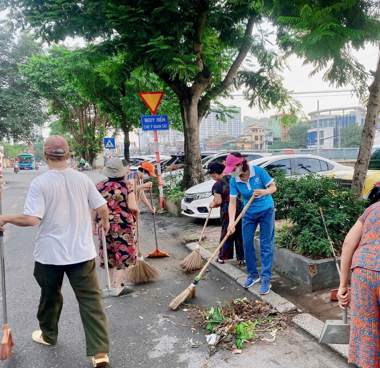Phường Tương Mai tổ chức ra quân tổng vệ sinh môi trường trên toàn địa bàn Phường - Ảnh 3.