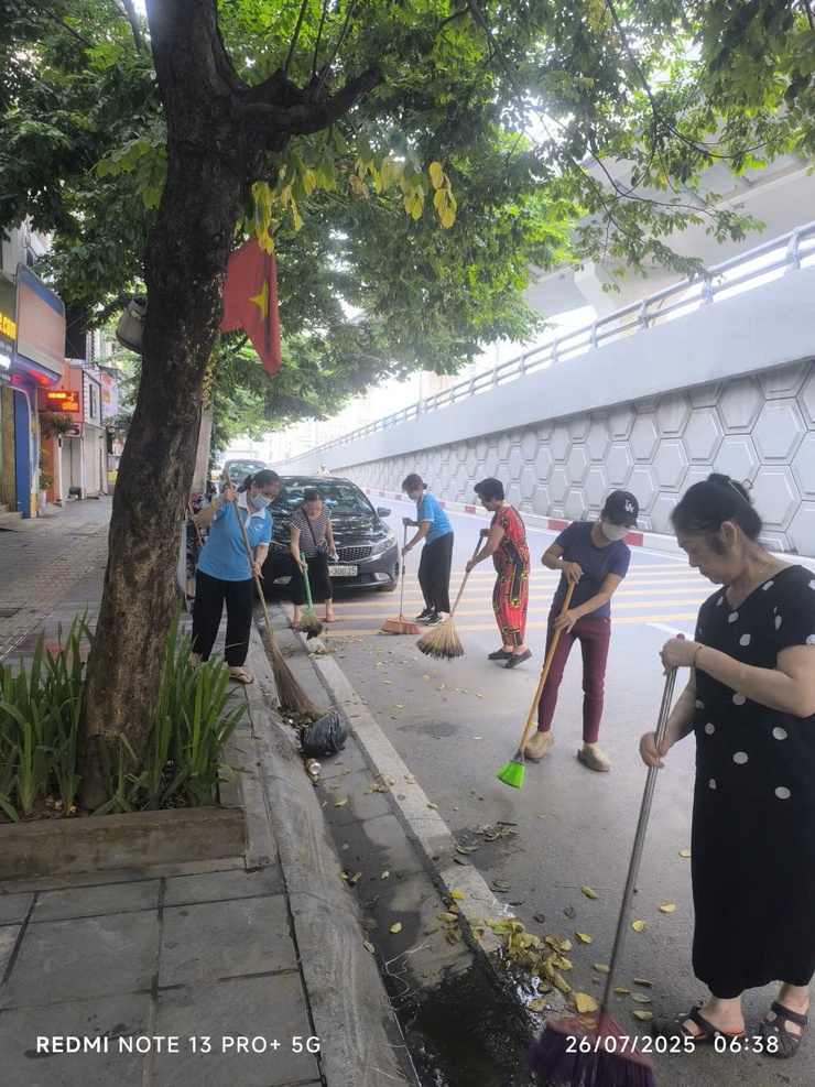 Phường Tương Mai tổ chức ra quân tổng vệ sinh môi trường trên toàn địa bàn Phường - Ảnh 10.