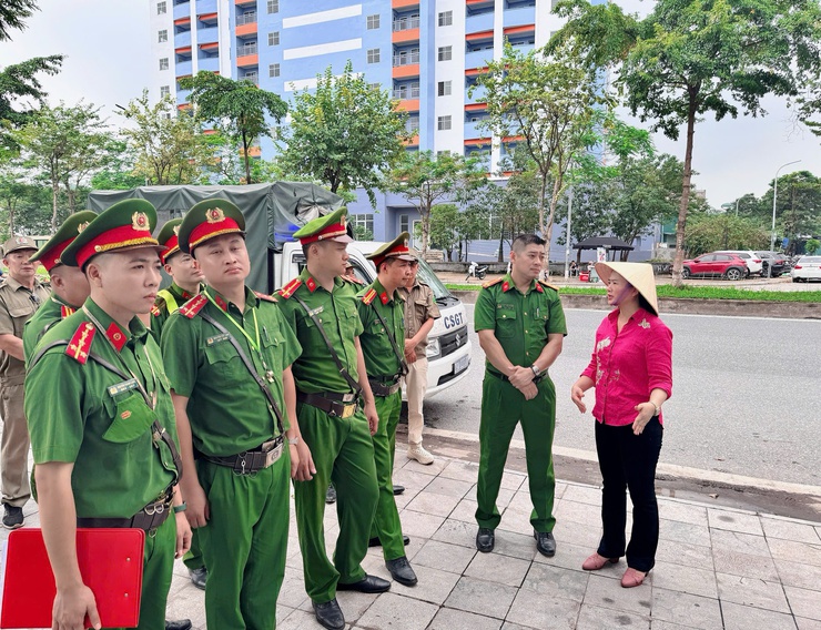 Phường Tương Mai tổ chức ra quân tổng vệ sinh môi trường trên toàn địa bàn Phường - Ảnh 1.
