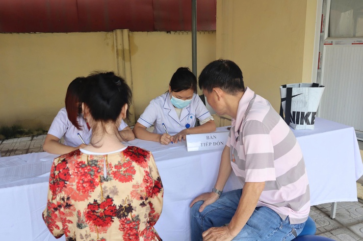 Khám, tư vấn sức khỏe cho các gia đình chính sách trên địa bàn phường Từ  Liêm nhân kỷ niệm 78 năm Ngày Thương binh - Liệt sĩ (27/7/1947 - 27/7/2025)- Ảnh 2.
