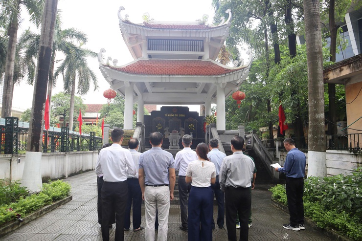 Đoàn đại biểu phường Từ Liêm dâng hương tại các Đài tưởng niệm Liệt sĩ trên địa bàn phường nhân dịp kỷ niệm Ngày Thương binh - Liệt sĩ 27/7- Ảnh 2.