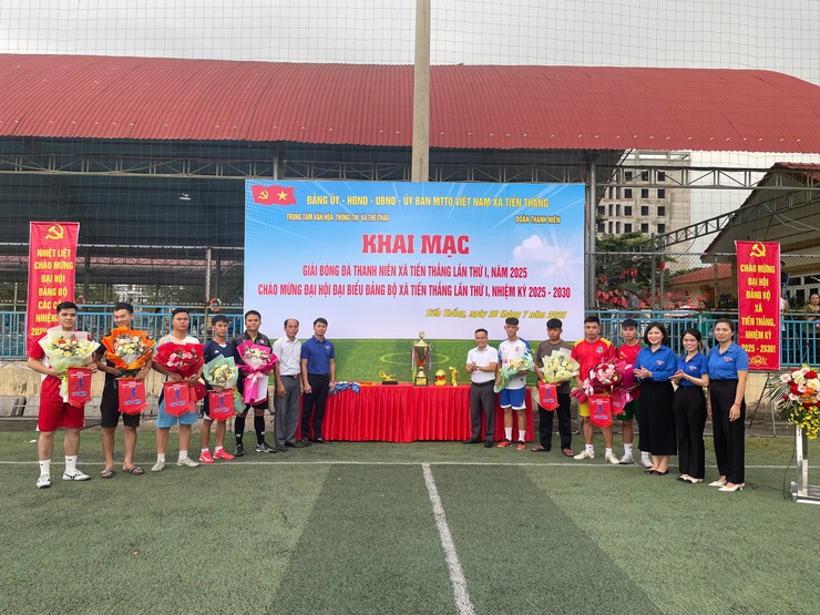 Tưng bừng khai mạc giải bóng đá thanh niên chào mừng Đại hội Đảng bộ xã Tiến Thắng lần thứ I- Ảnh 6.